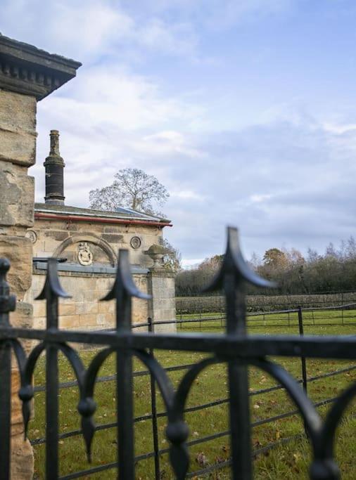 Walshford Lodge Cowthorpe Exterior foto